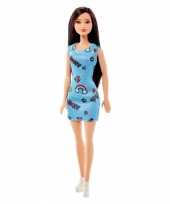 Afgeprijsde barbie pop brunette met blauwe jurk