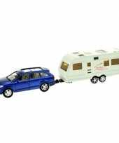 Afgeprijsde blauwe speelgoed auto met caravan aanhanger