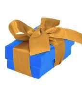 Afgeprijsde etalage versiering blauwe cadeauverpakking doosje met goud strikje 8 cm
