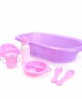 Afgeprijsde paars babybad met roze accessoires voor poppen