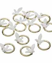 Bruiloft tafeldecoratie ringen met duif
