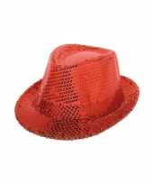 Rood hoedje met rode pailletten
